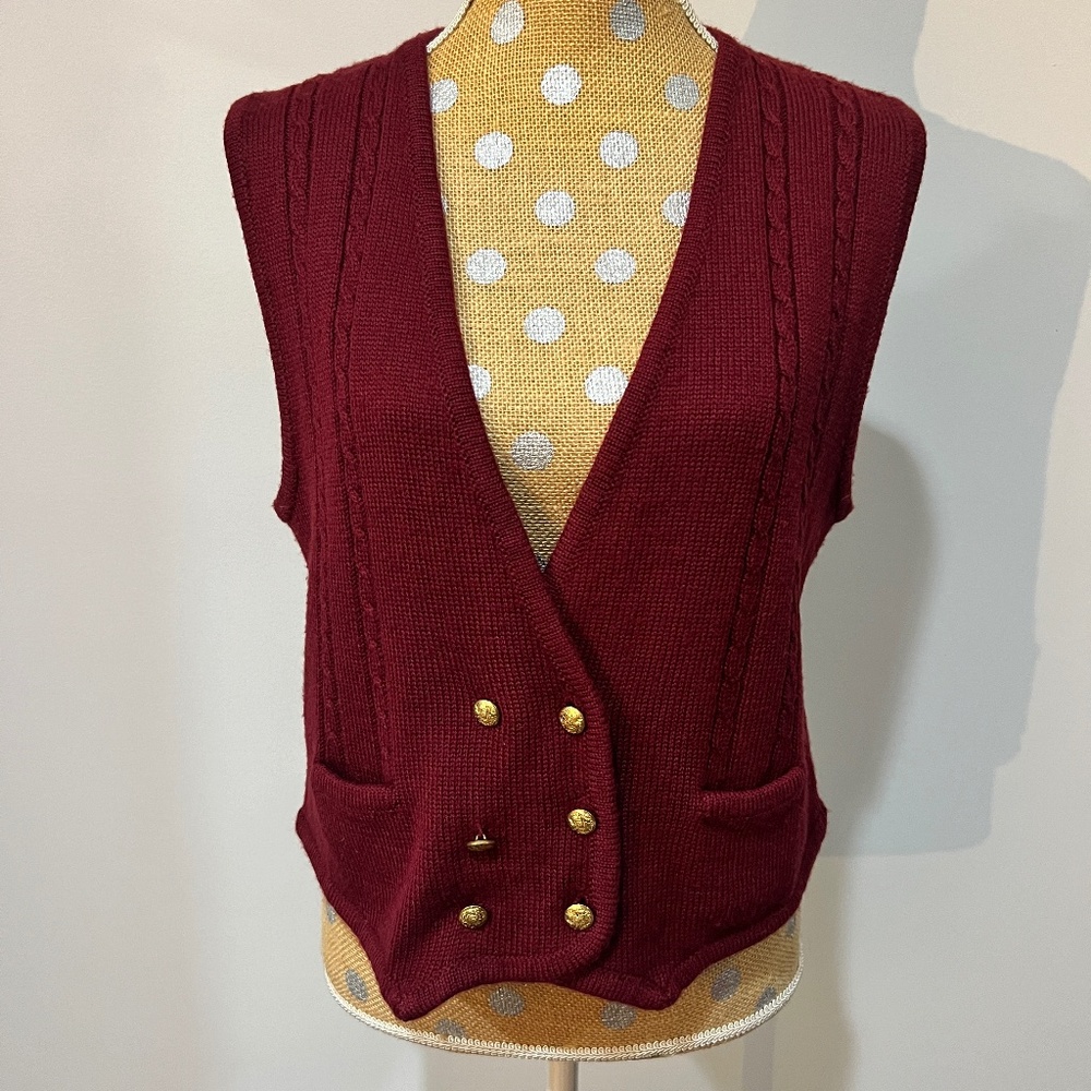 Portraits by Northern Isles Vest size large